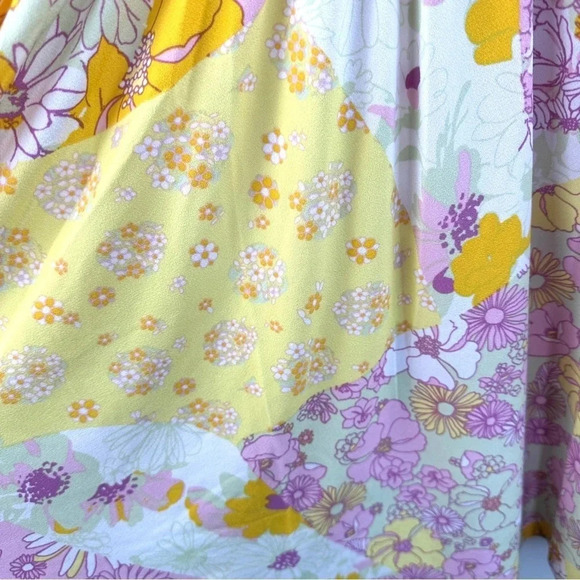 NWT ModCloth Marvelous Flower Medley Surplice Dress Size Medium Elastic Waist - Picture 7 of 8